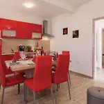 In * Ližnjan