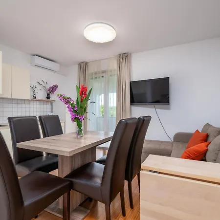 2 Bedroom Gorgeous In Premantura