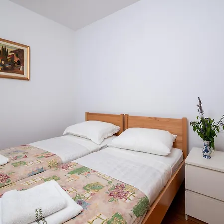 2 Bedroom Gorgeous In *