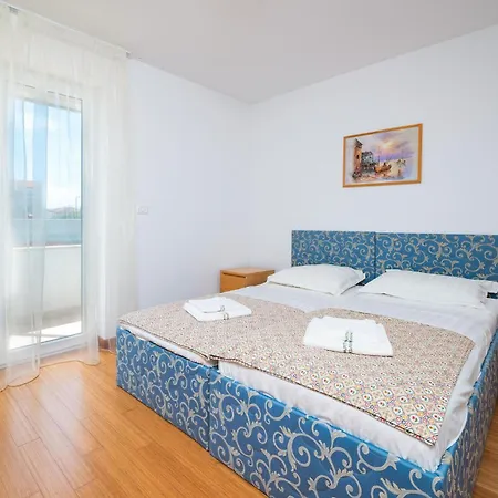 Apartment 2 Bedroom Gorgeous In *
