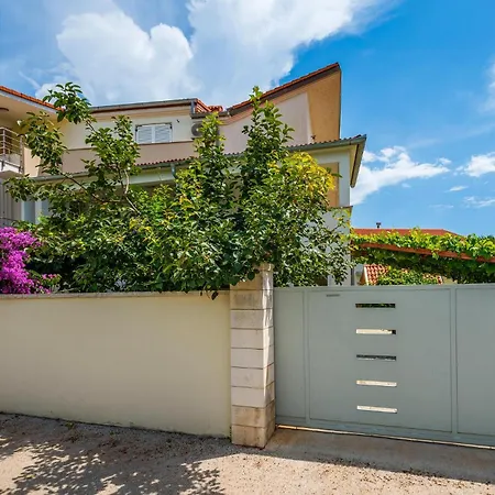 2 Bedroom Gorgeous In Apartment