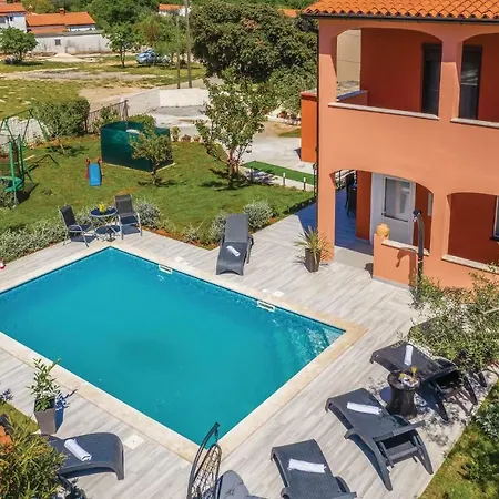 2 Bedroom Gorgeous In *