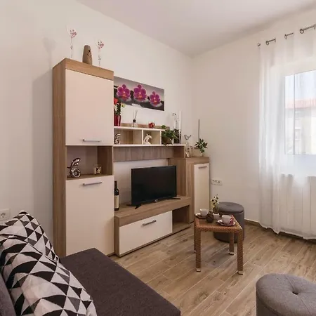 Apartment Lovely In Ližnjan