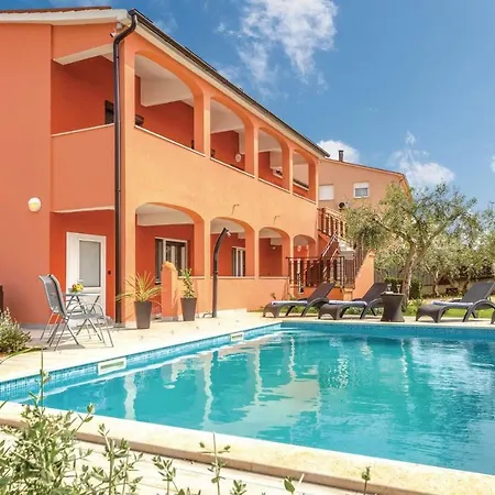 Apartment In Ližnjan
