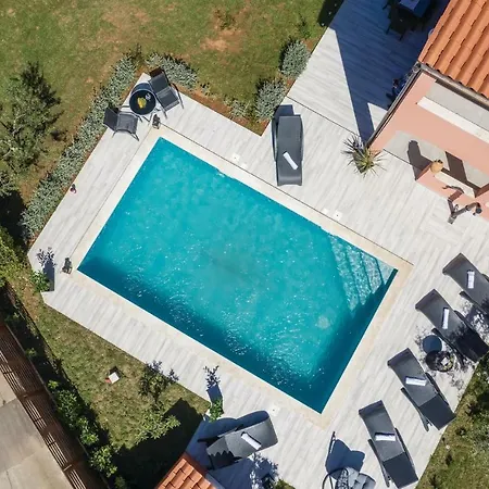 2 Bedroom Gorgeous In * Ližnjan