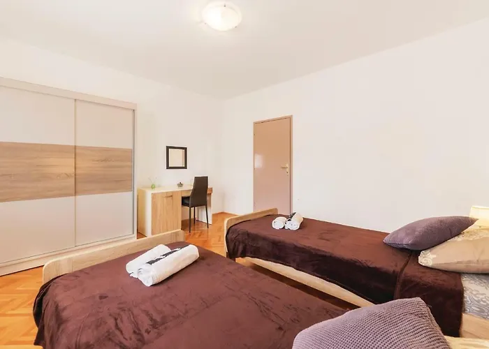 Apartamento 2 Bedroom Gorgeous In Ližnjan