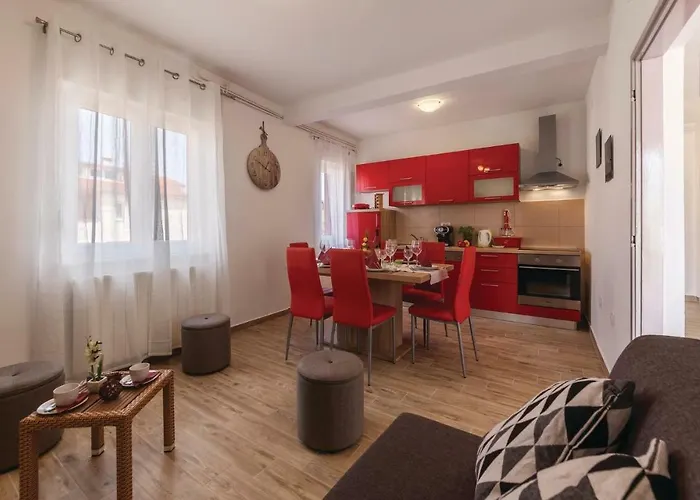 2 Bedroom Gorgeous In Ližnjan