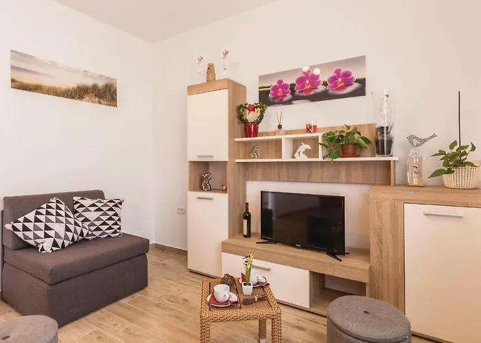 2 Bedroom Gorgeous In Apartamento