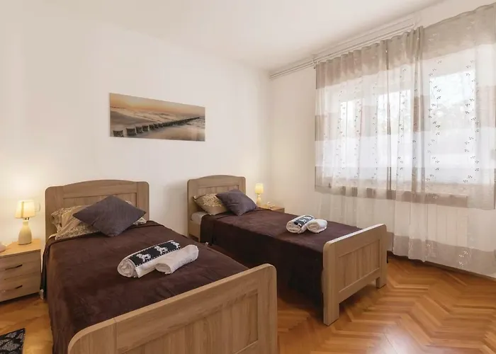 2 Bedroom Gorgeous In Apartamento Ližnjan