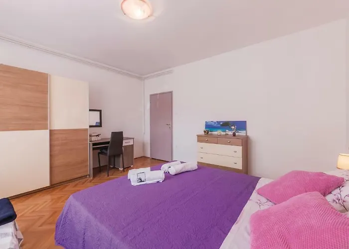 2 Bedroom Gorgeous In *