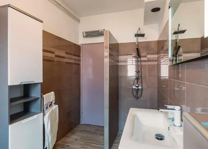 2 Bedroom Gorgeous In