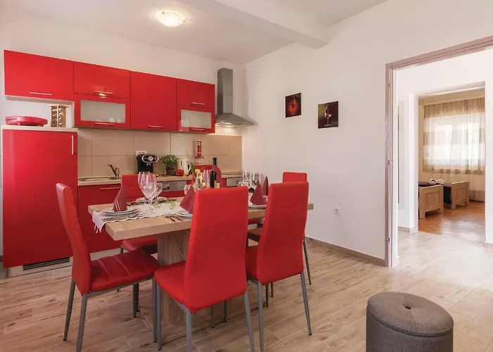 2 Bedroom Gorgeous In * Ližnjan