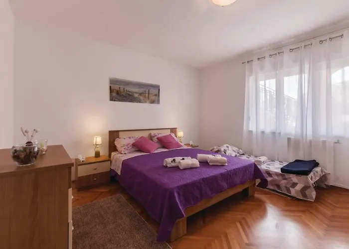 2 Bedroom Gorgeous In Apartamento Ližnjan