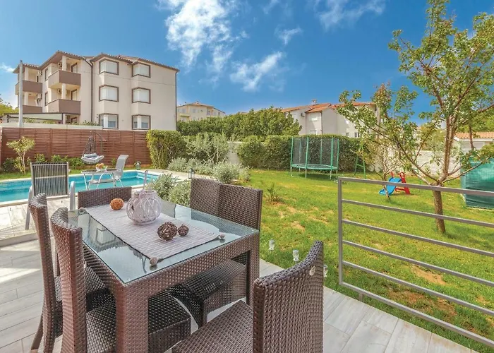 2 Bedroom Gorgeous In Ližnjan