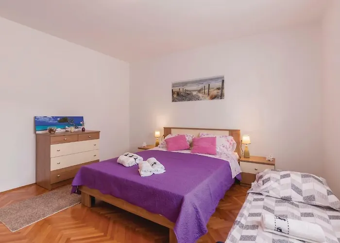 2 Bedroom Gorgeous In Apartamento